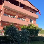 Tirana 2br With Veranda & Garden شقة