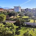 Tirana 2br With Veranda & Garden شقة Kamez